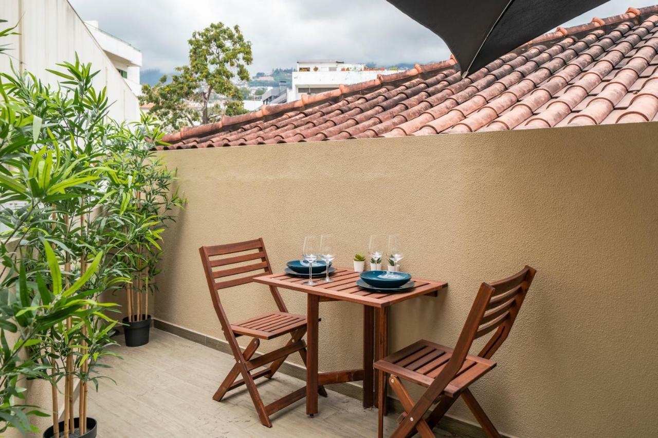 Drapes Design Apartments By An Island Apart Funchal  Extérieur photo